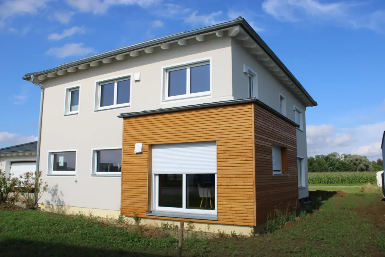 Wohnhaus mit Holzfassade – Bild 3